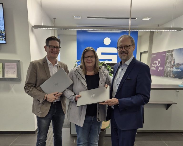 Laptopübergabe an die Sonderschule Haag